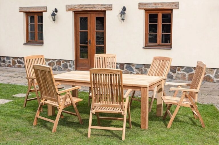 Teak jako ideální materiál pro venkovní nábytek